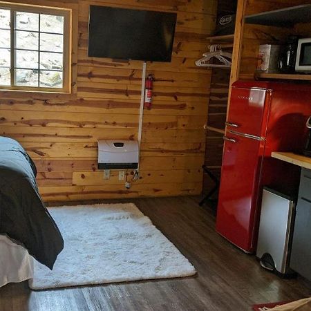 Red Barn Retreat Hotel North Fork Bagian luar foto