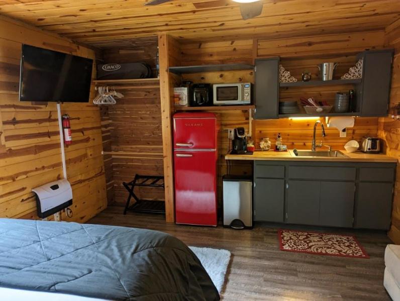 Red Barn Retreat Hotel North Fork Bagian luar foto