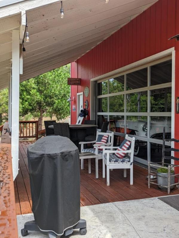 Red Barn Retreat Hotel North Fork Bagian luar foto